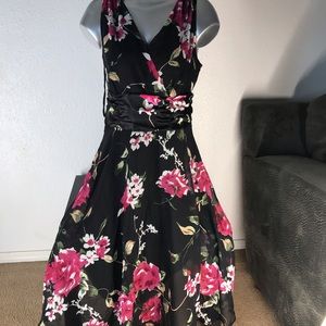 Floral dress beautiful Size 14